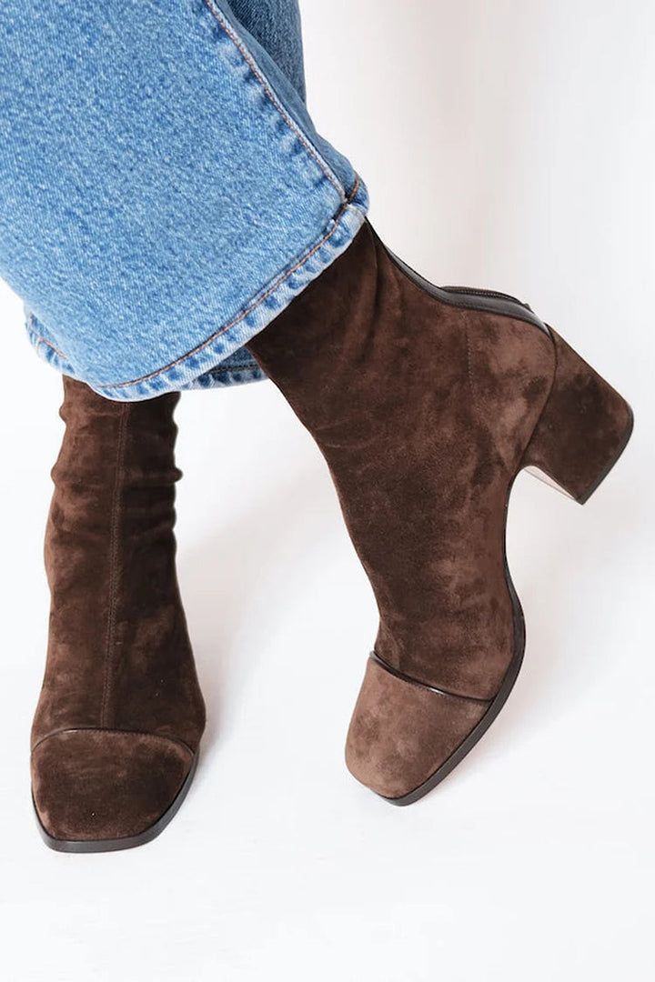Women’s Square Toe Heeled Boots – Modern Style & Everyday Comfort