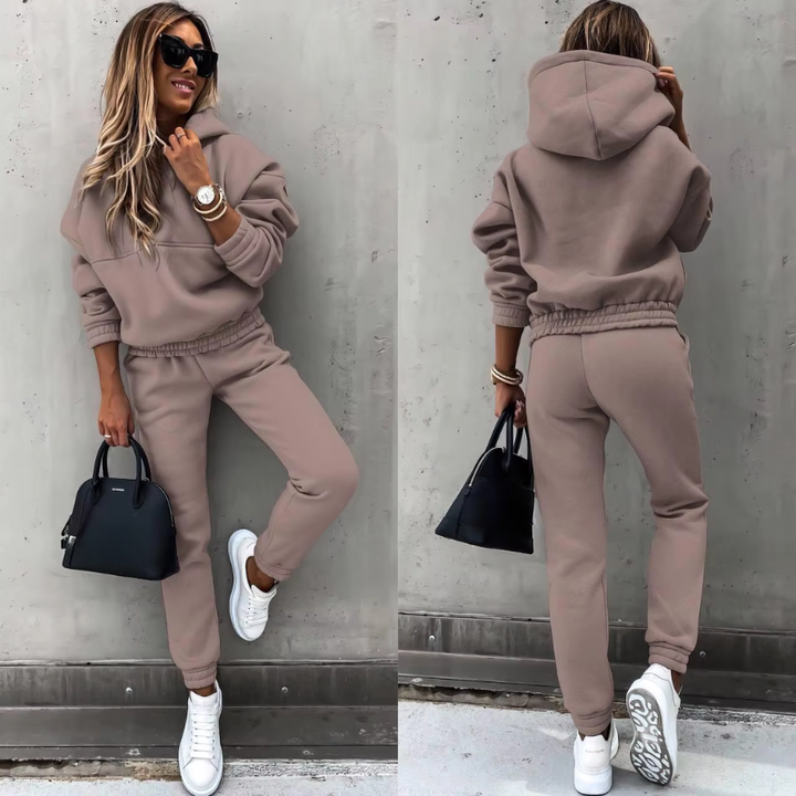 Women’s Two-Piece Tracksuit – Effortless Elegance & Comfort in Lounge-Style Fashion