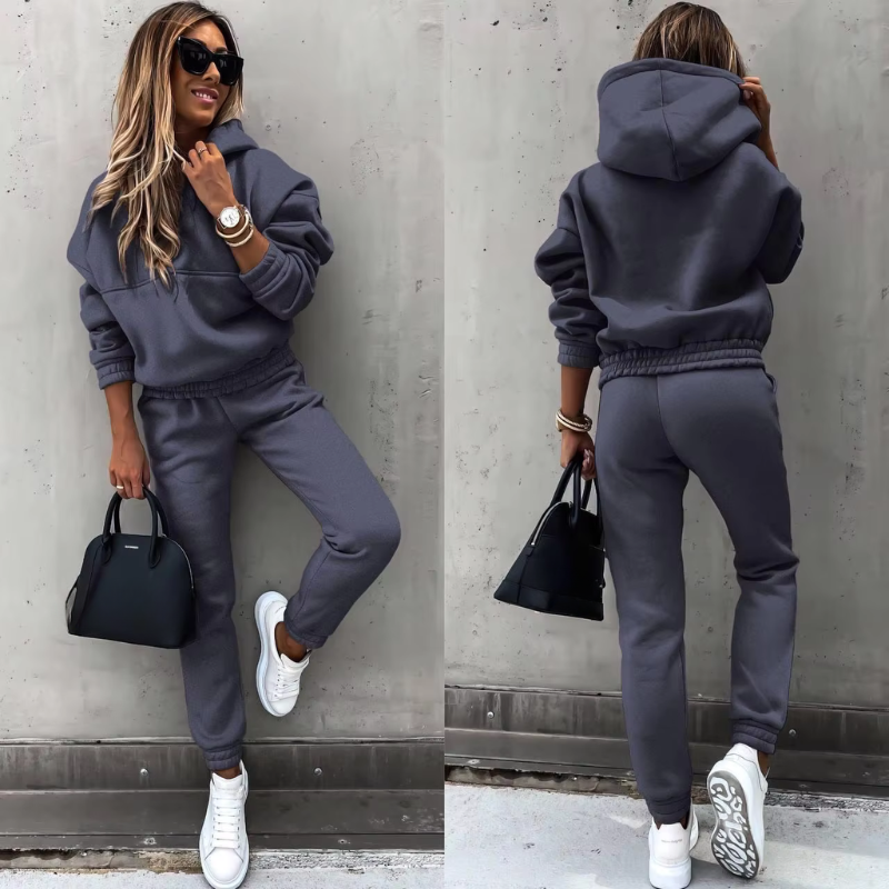 Women’s Two-Piece Tracksuit – Effortless Elegance & Comfort in Lounge-Style Fashion