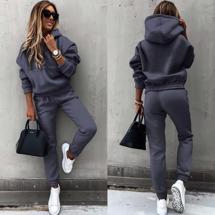Women’s Two-Piece Tracksuit – Effortless Elegance & Comfort in Lounge-Style Fashion