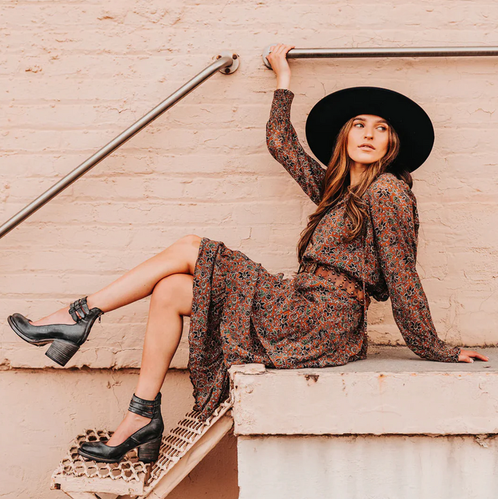 Women’s Vintage-Inspired Leather Heels – Classic Elegance with Modern Sophistication