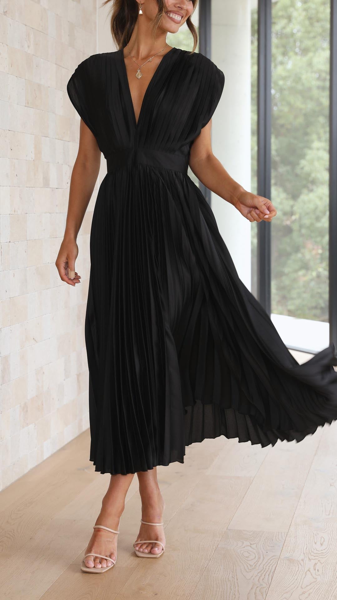 Women’s Pleated Maxi Dress – Grace in Every Elegant Flow