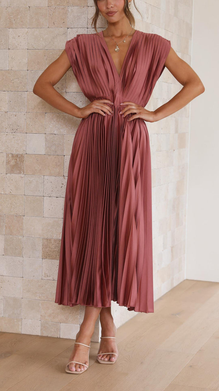 Women’s Pleated Maxi Dress – Grace in Every Elegant Flow