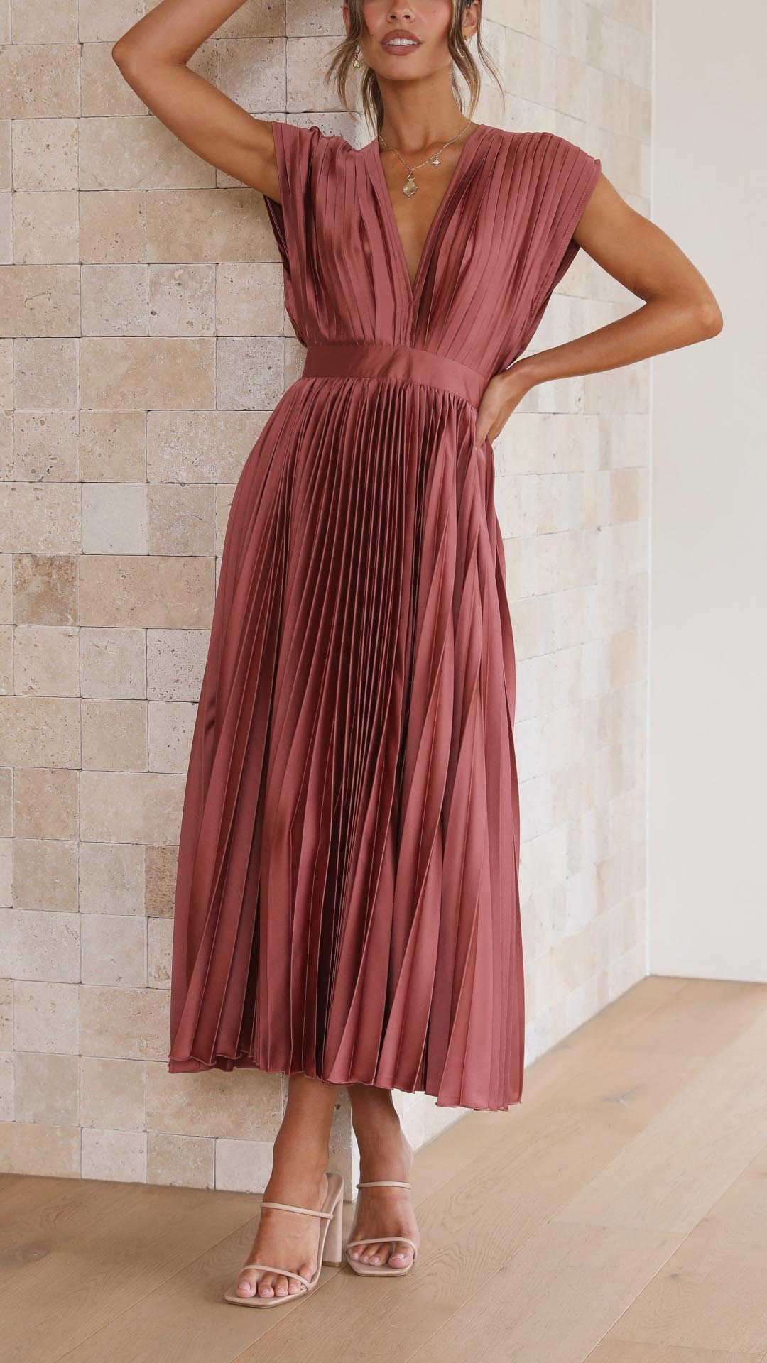 Women’s Pleated Maxi Dress – Grace in Every Elegant Flow