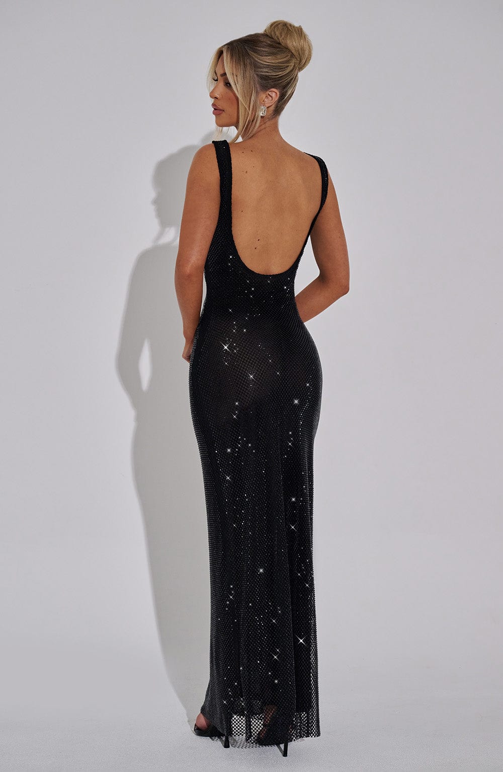 Women’s Sparkling Evening Gown – Low Back & Figure-Hugging Glamour